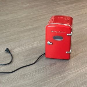 Mini refrigerator